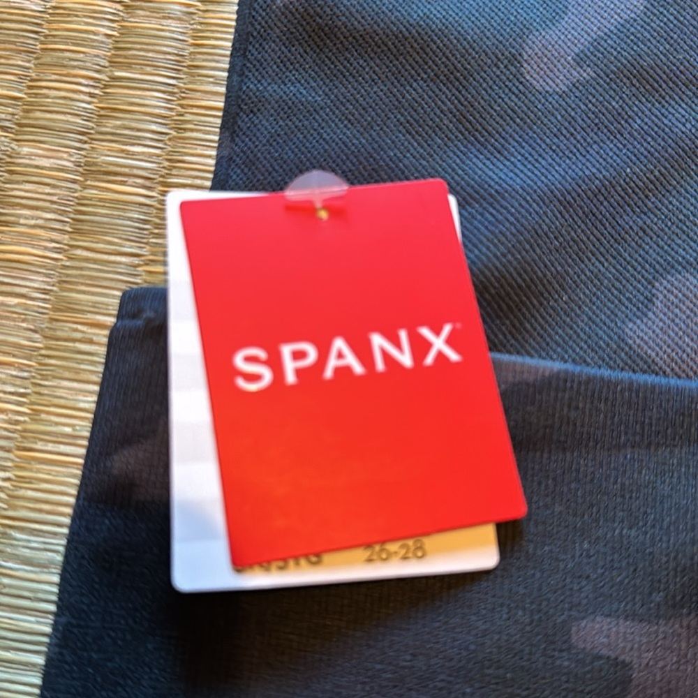 NWT SPANX LEGGINGS - Picture 2 of 5